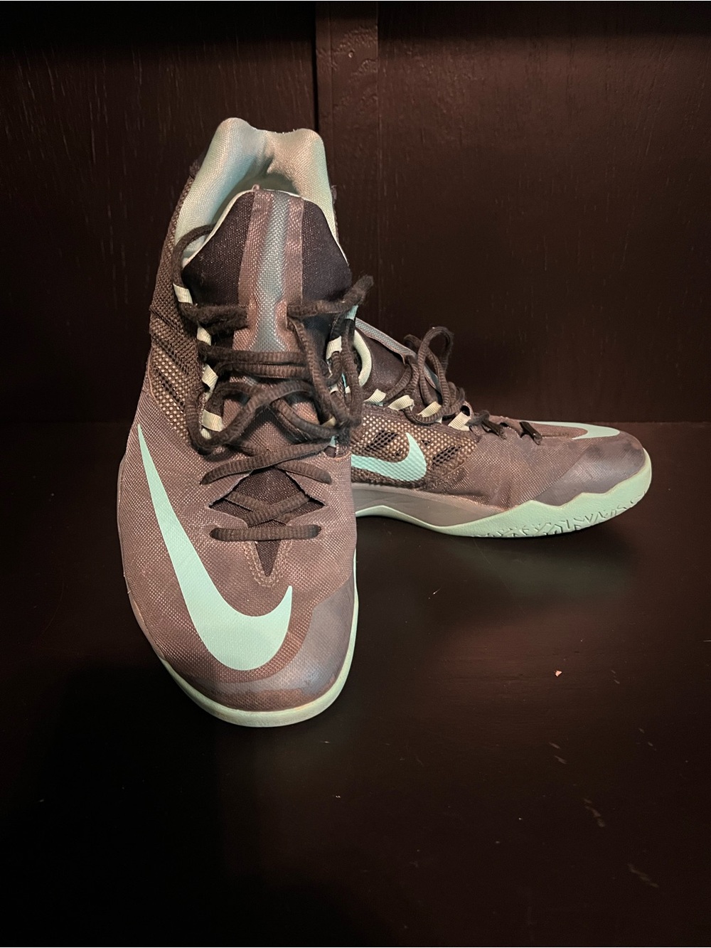 Nike Basketball Shoes in Gray